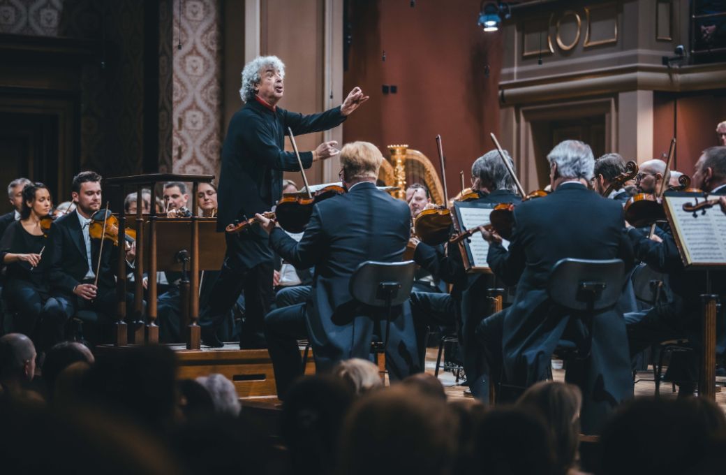 Semyon Bychkov conducts the Czech Philharmonic &copy; Petr Chodura