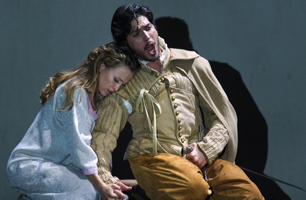 Roc&iacute;o P&eacute;rez (Do&ntilde;a In&eacute;s) y Joel Prieto (Don Alonso, el caballero de Olmedo) &copy; Elena del Real | Teatro de la Zarzuela