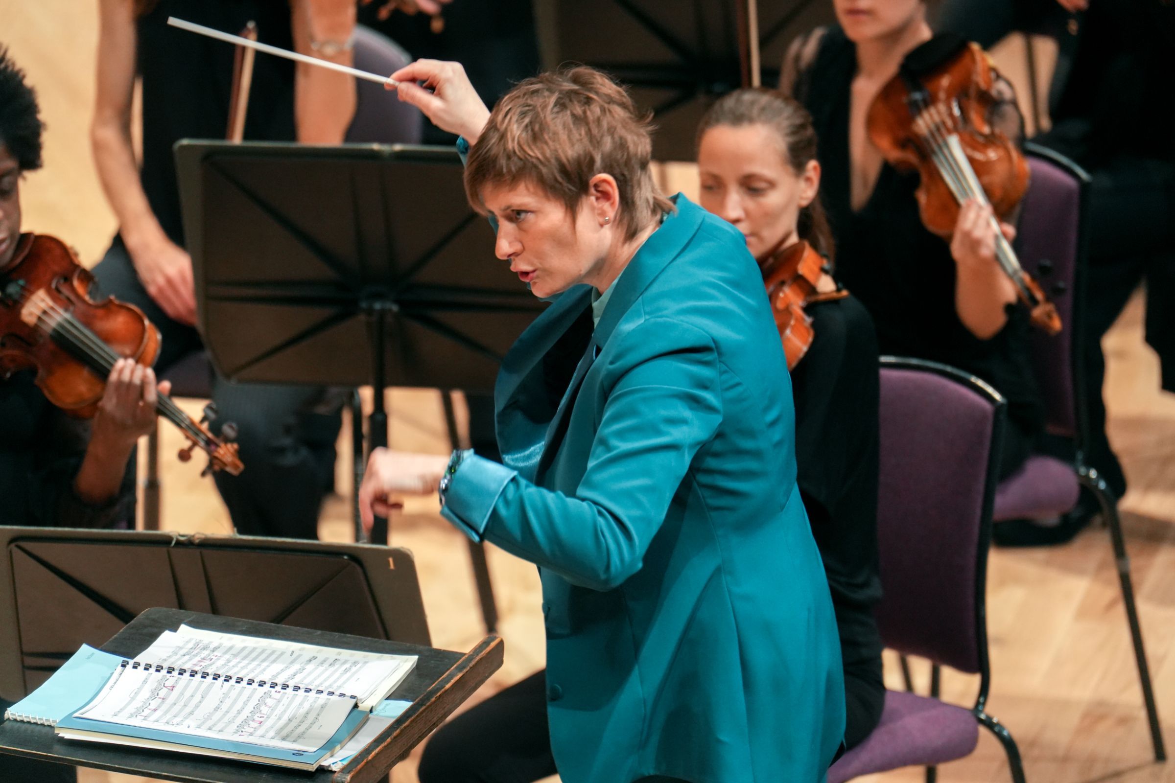 Anja Bihlmaier conducts the Hallé © Bill Lam | The Hallé (Bridgewater Hall, Manchester)