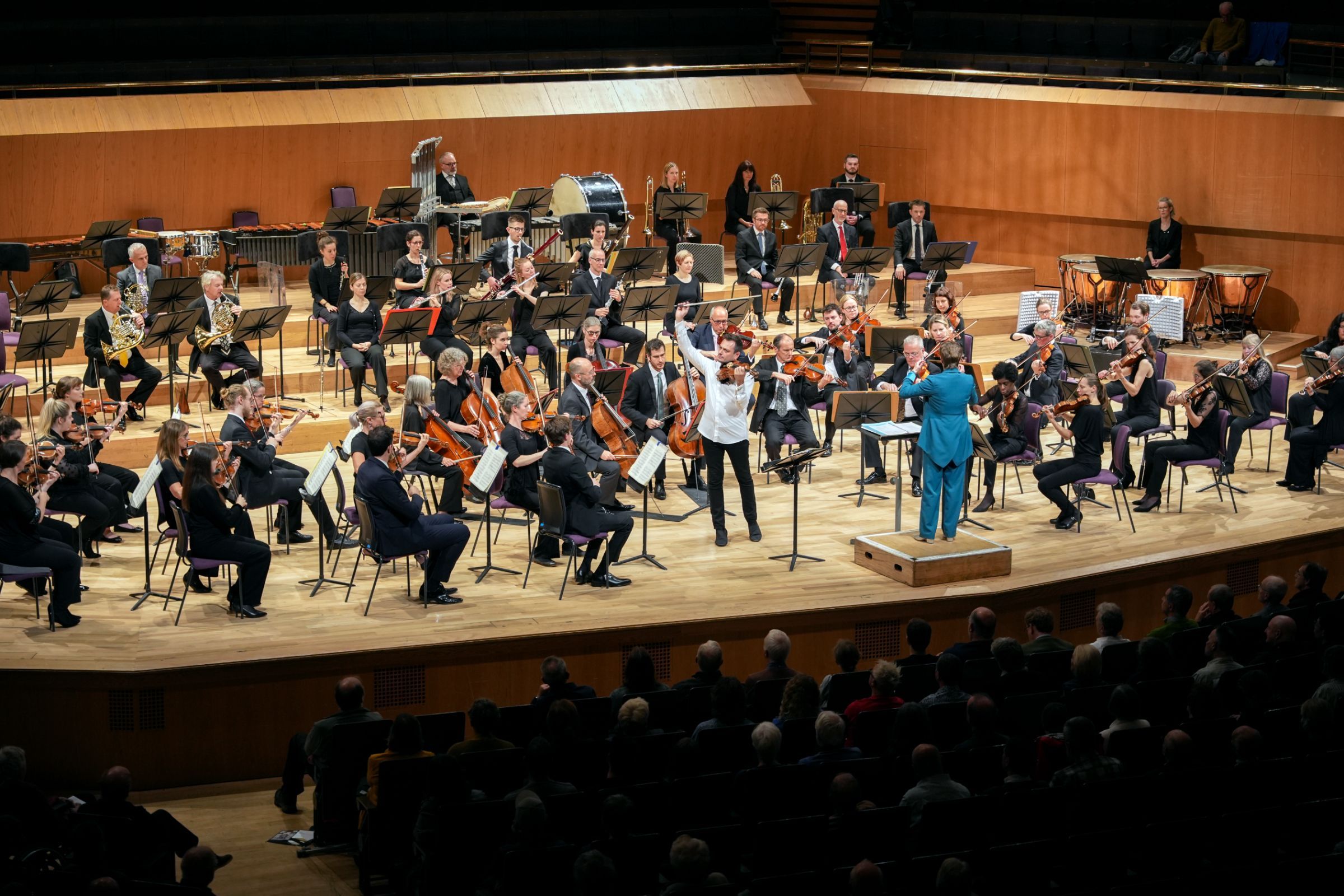Maxim Rysanov, Anja Bihlmaier and the Hallé © Bill Lam | The Hallé (Bridgewater Hall, Manchester)