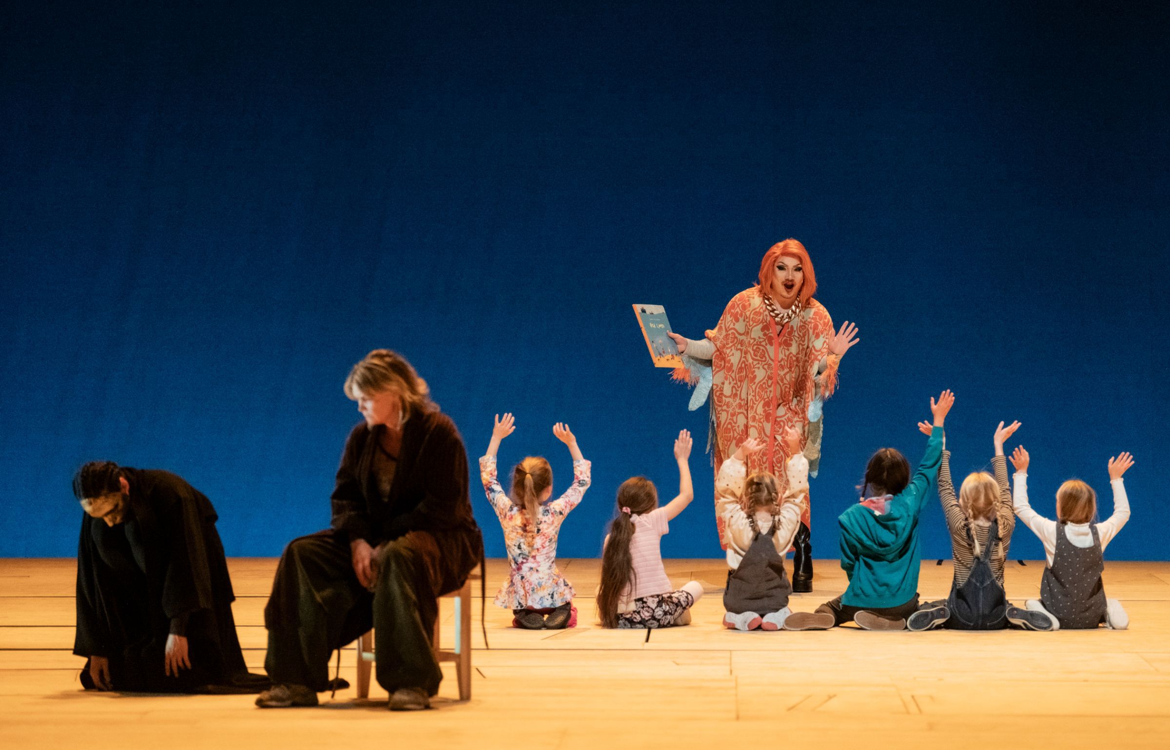 Daniel Proietto, Yvonne Øyen, Aarne Kristian Ruutu and ballet school students in <i>Nothing Personal</i> &copy; Erik Berg