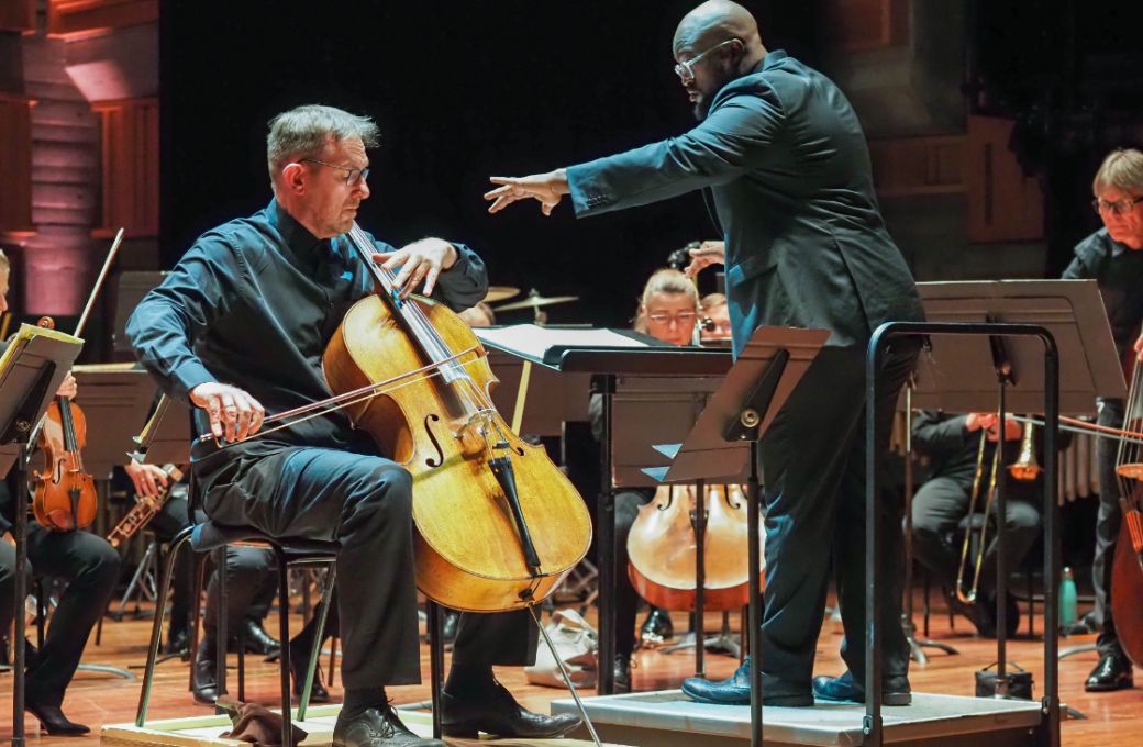 Tim Gill, Vimbayi Kaziboni and the London Sinfonietta &copy; Sisi Burn