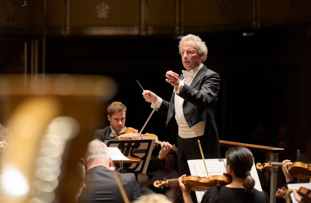 Franz Welser-Möst conducts The Cleveland Orchestra &copy; Roger Mastroianni, courtesy of The Cleveland Orchestra