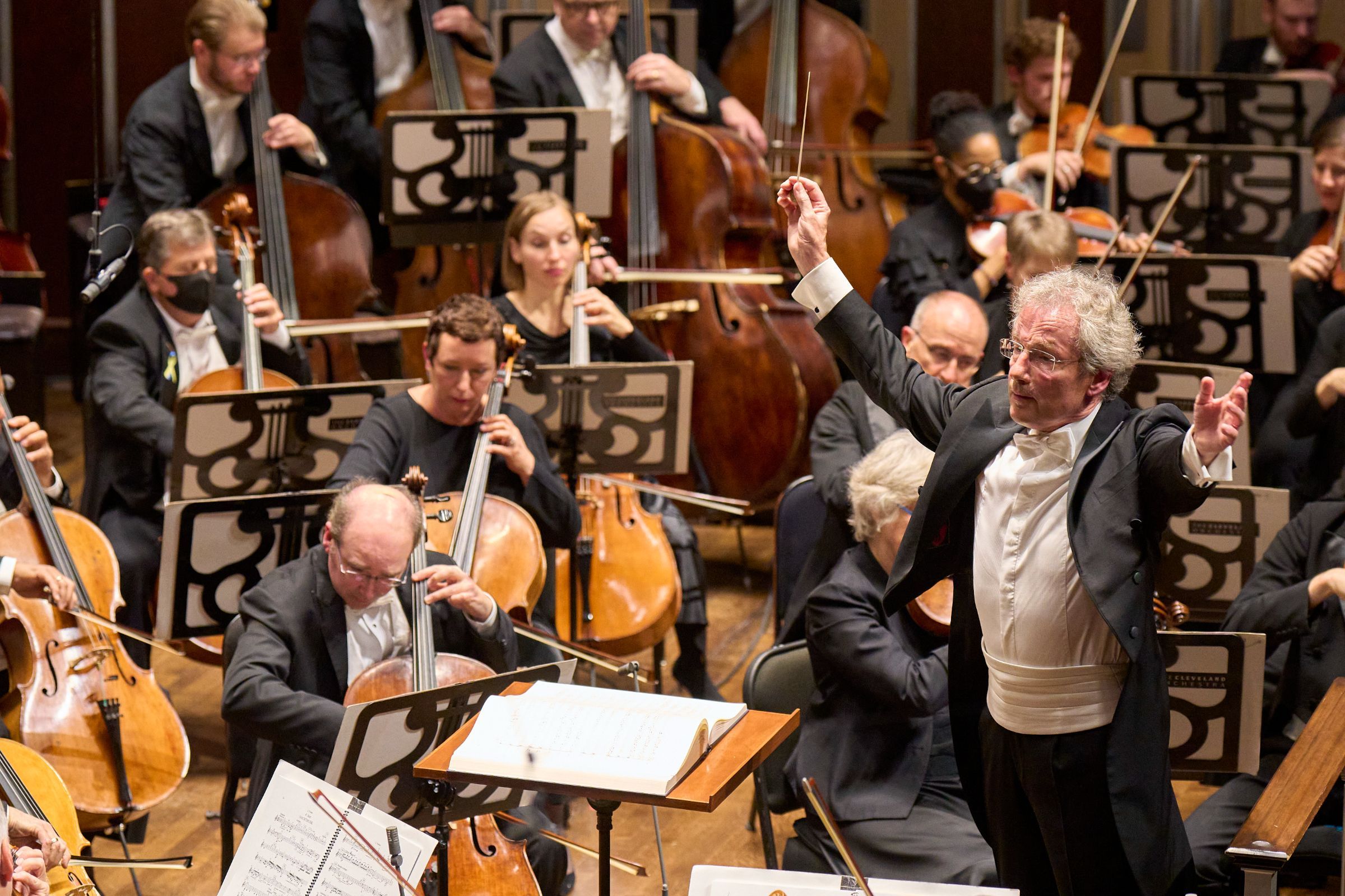 Franz Welser-Möst conducts The Cleveland Orchestra &copy; Roger Mastroianni, courtesy of The Cleveland Orchestra