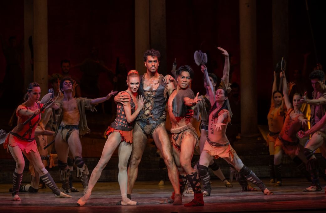 Tatyjana Melnyik, Gergely Leblanc and Motomi Kiyota in László Seregi's <i>Spartacus</i> © Attila Nagy