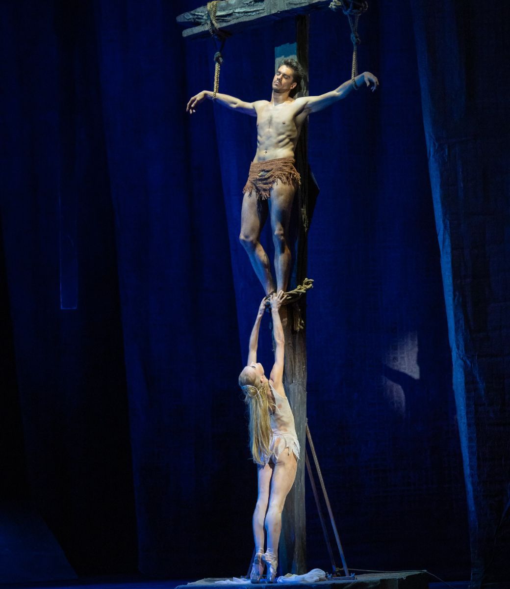 Tatyjana Melnyik as Flavia and Gergely Leblanc as Spartacus in <i>Spartacus</i> &copy; Attlia Nagy