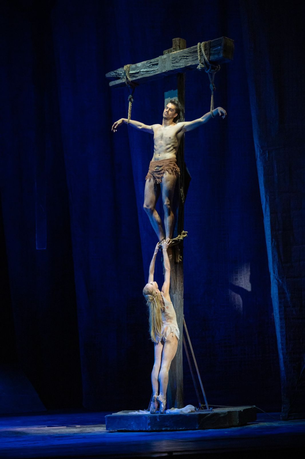Tatyjana Melnyik as Flavia and Gergely Leblanc as Spartacus in <i>Spartacus</i> &copy; Attlia Nagy