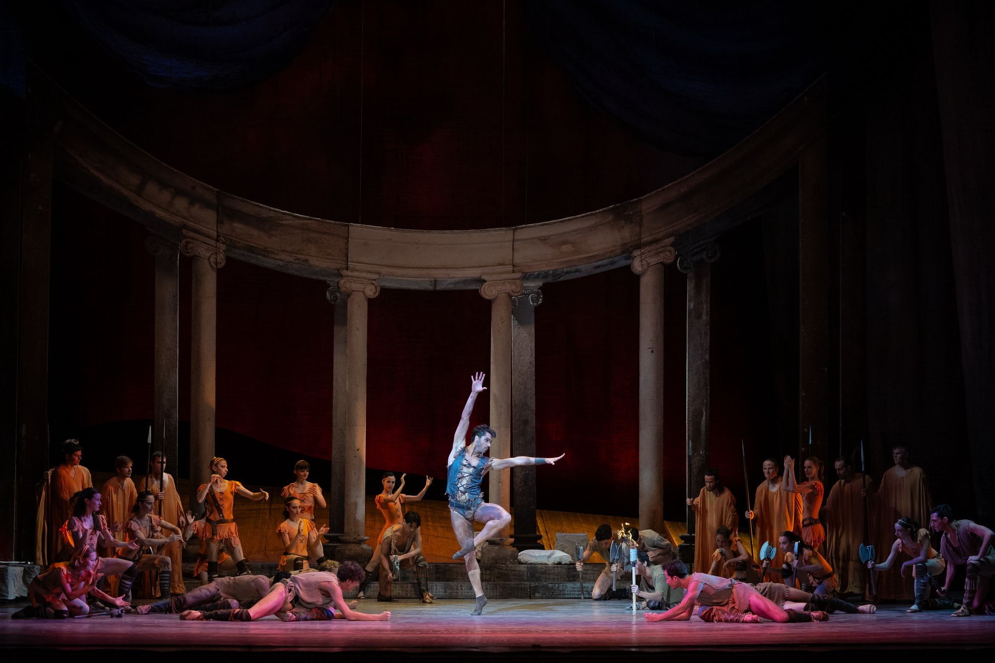 Gergely Leblanc and Hungarian National Ballet in <i>Spartacus</i> &copy; Attila Nagy