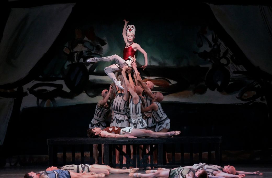 Sara Mearns as the Siren with NYCB in <i>Prodigal Son</i> © Paul Kolnik