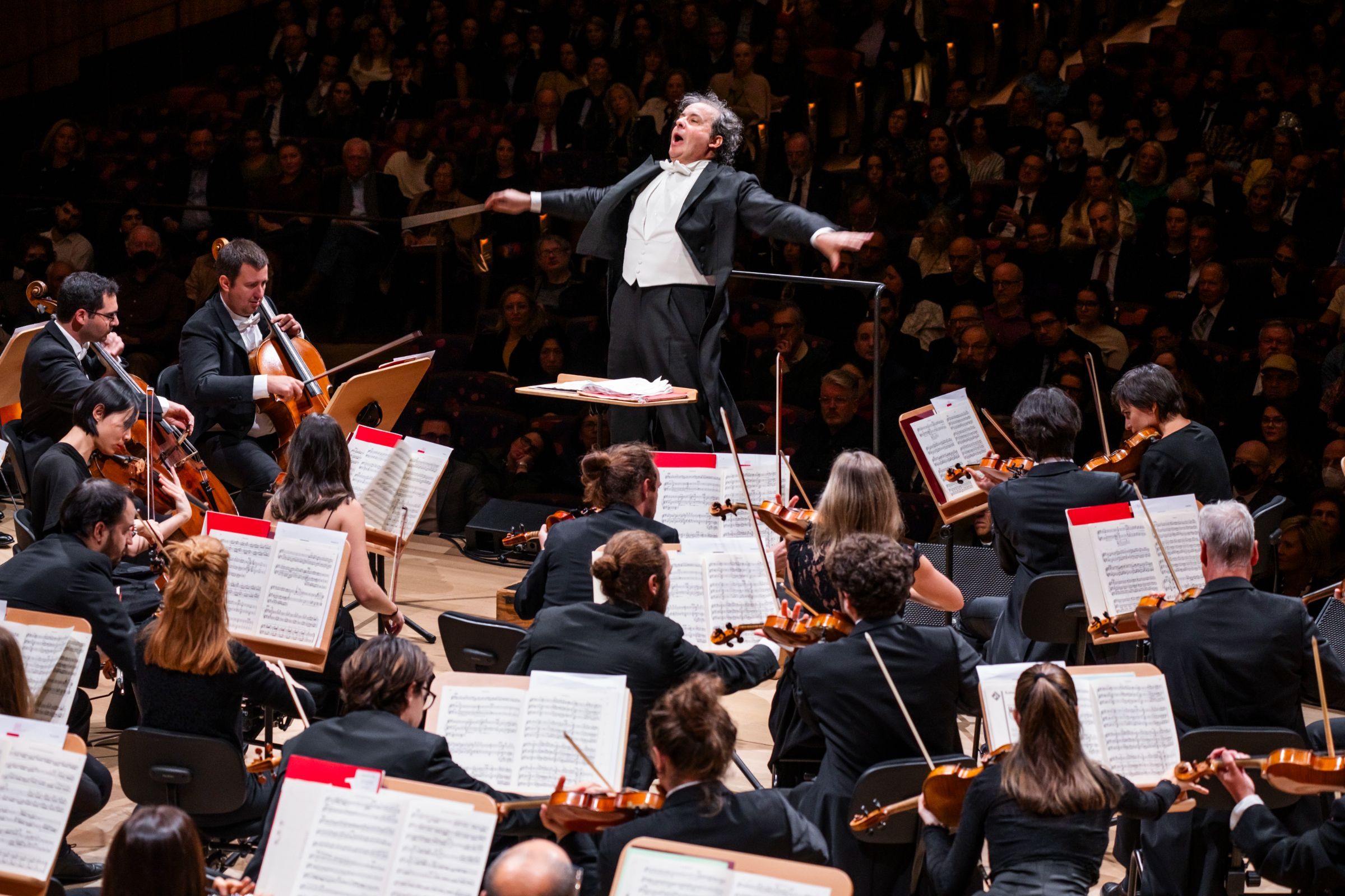 Juanjo Mena conducts the Orquesta Titular del Teatro Real © Chris Lee