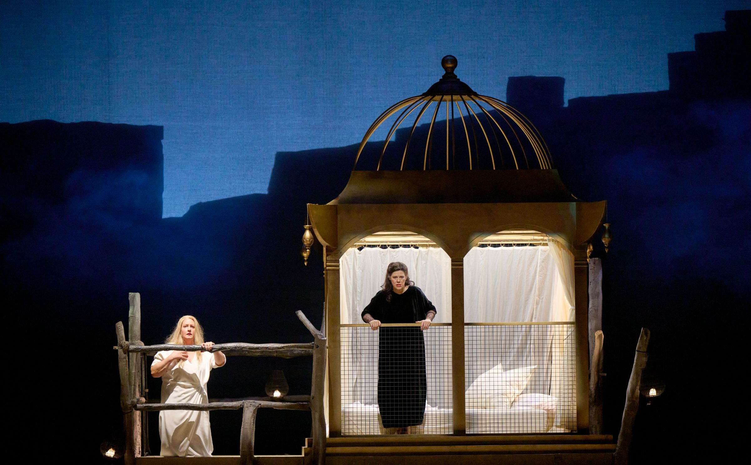 Elza van den Heever (Empress) and Tanja Ariane Baumgartner (Nurse) &copy; Wiener Staatsoper | Michael Pöhn