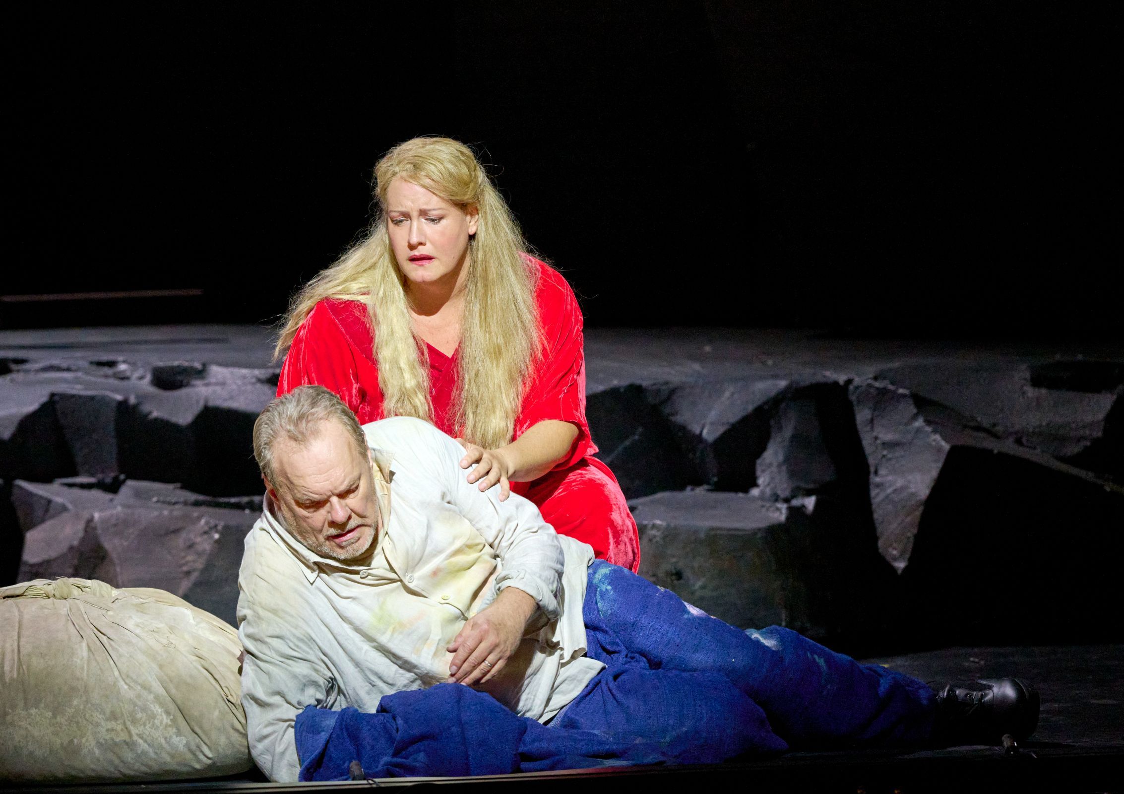 Michael Volle (Barak the Dyer) and Elza van den Heever (Empress) &copy; Wiener Staatsoper | Michael Pöhn