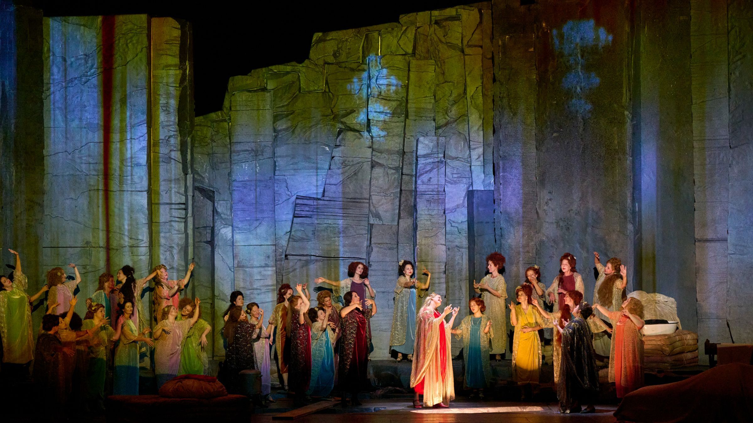 Elza van den Heever (Empress) and Elena Pankratova (The Dyer's Wife) &copy; Wiener Staatsoper | Michael Pöhn