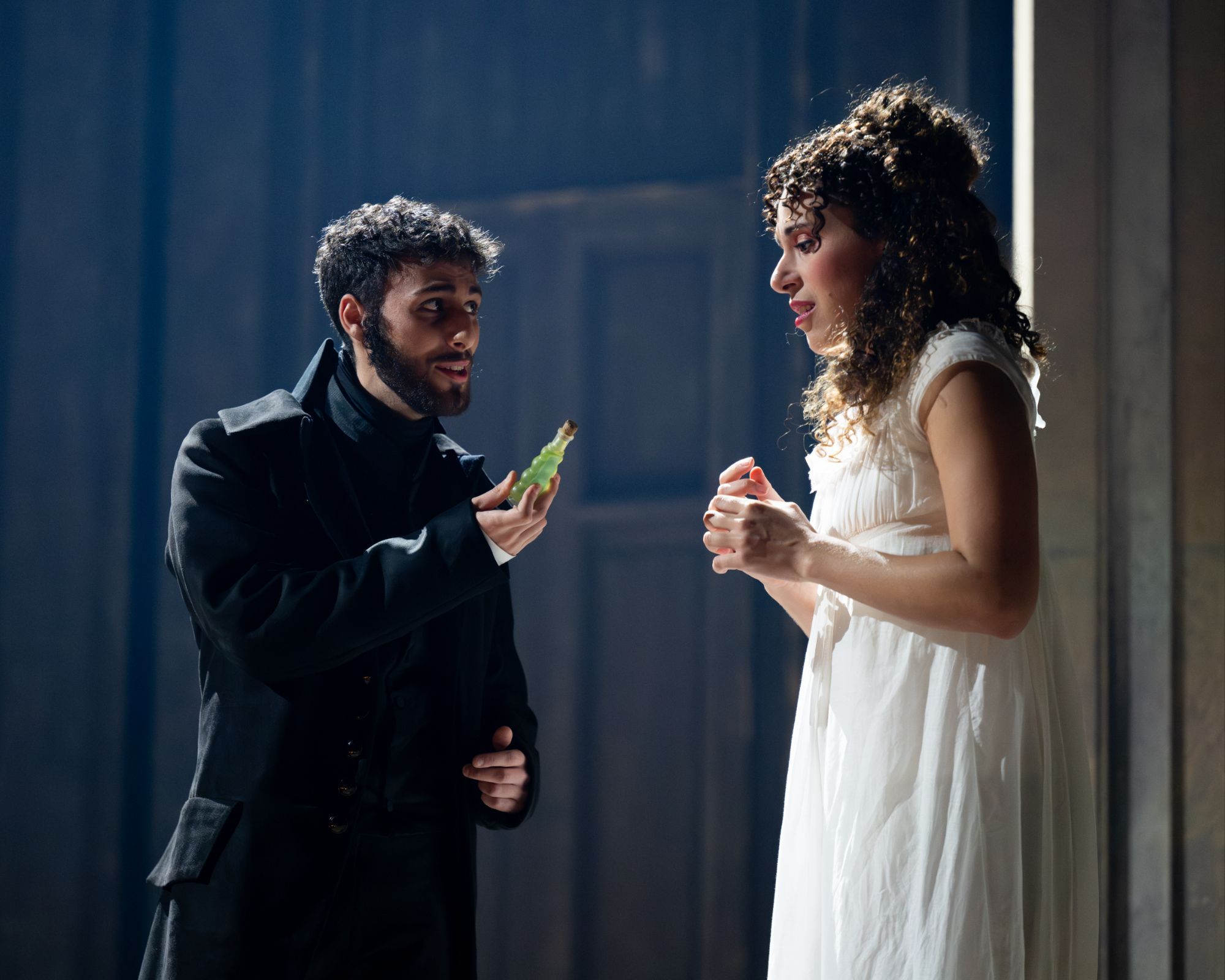 Nicolò Balducci (Gilberto) and Adèle Charvet (Giulietta) © Ian Rice