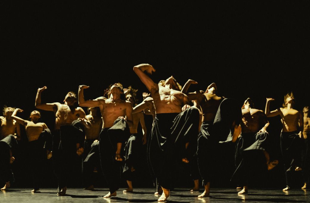 Le Nederlands Dans Theater Salue La Réouverture Du Théâtre De La Ville Bachtrack 