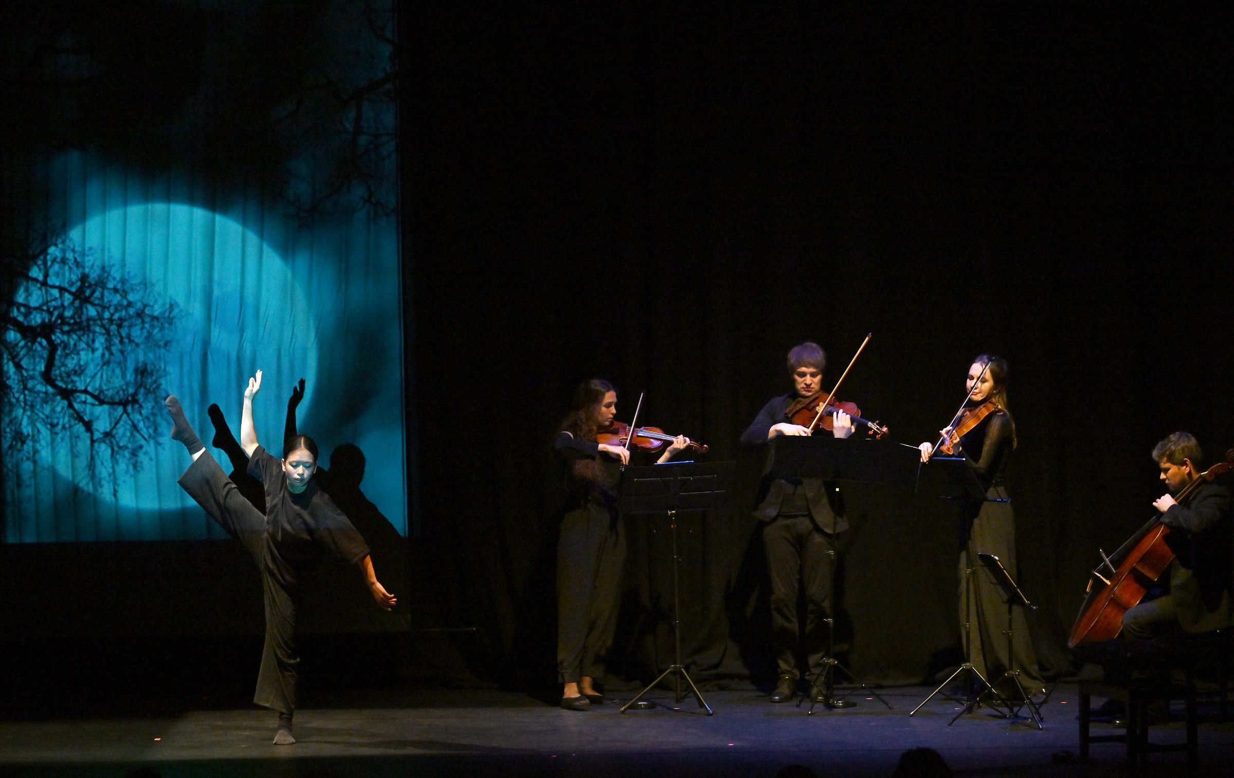 Ching-Ying Chien and the Mullova Ensemble &copy; Mark Allan (Milton Court)