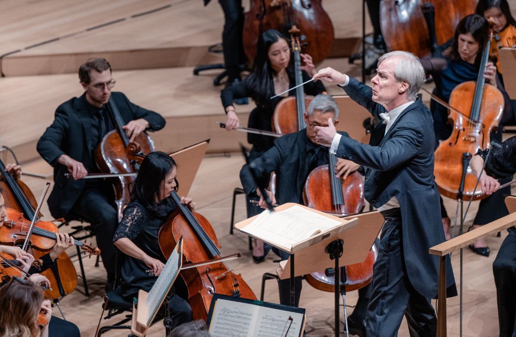 David Robertson conducts the New York Philharmonic © Brandon Patoc