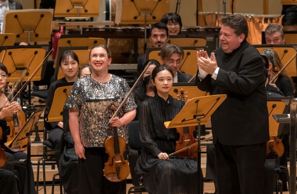 Chloë Hanslip, Andrew Litton and the Singapore Symphony Orchestra © Aloysius Lim | Singapore Symphony Orchestra