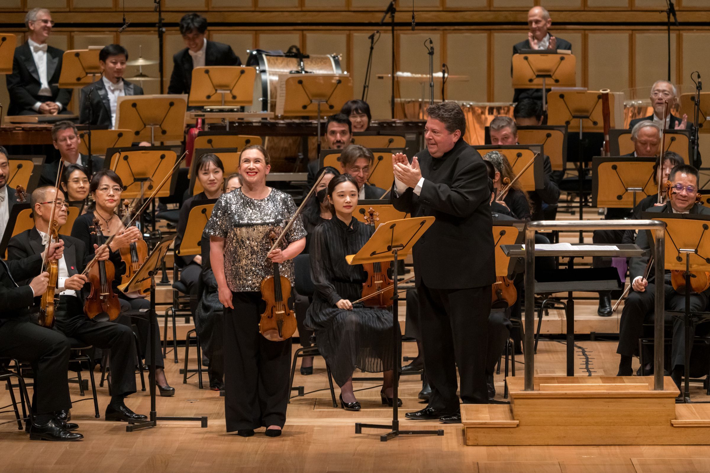Chloë Hanslip, Andrew Litton and the Singapore Symphony Orchestra &copy; Aloysius Lim | Singapore Symphony Orchestra