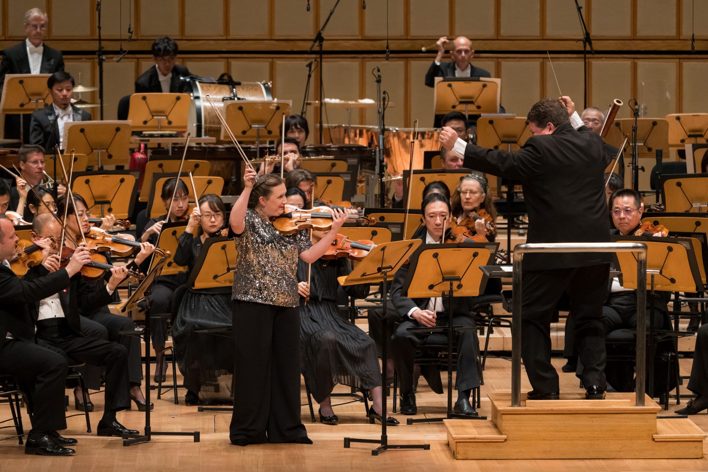 Chloë Hanslip, Andrew Litton and the Singapore Symphony Orchestra &copy; Aloysius Lim | Singapore Symphony Orchestra