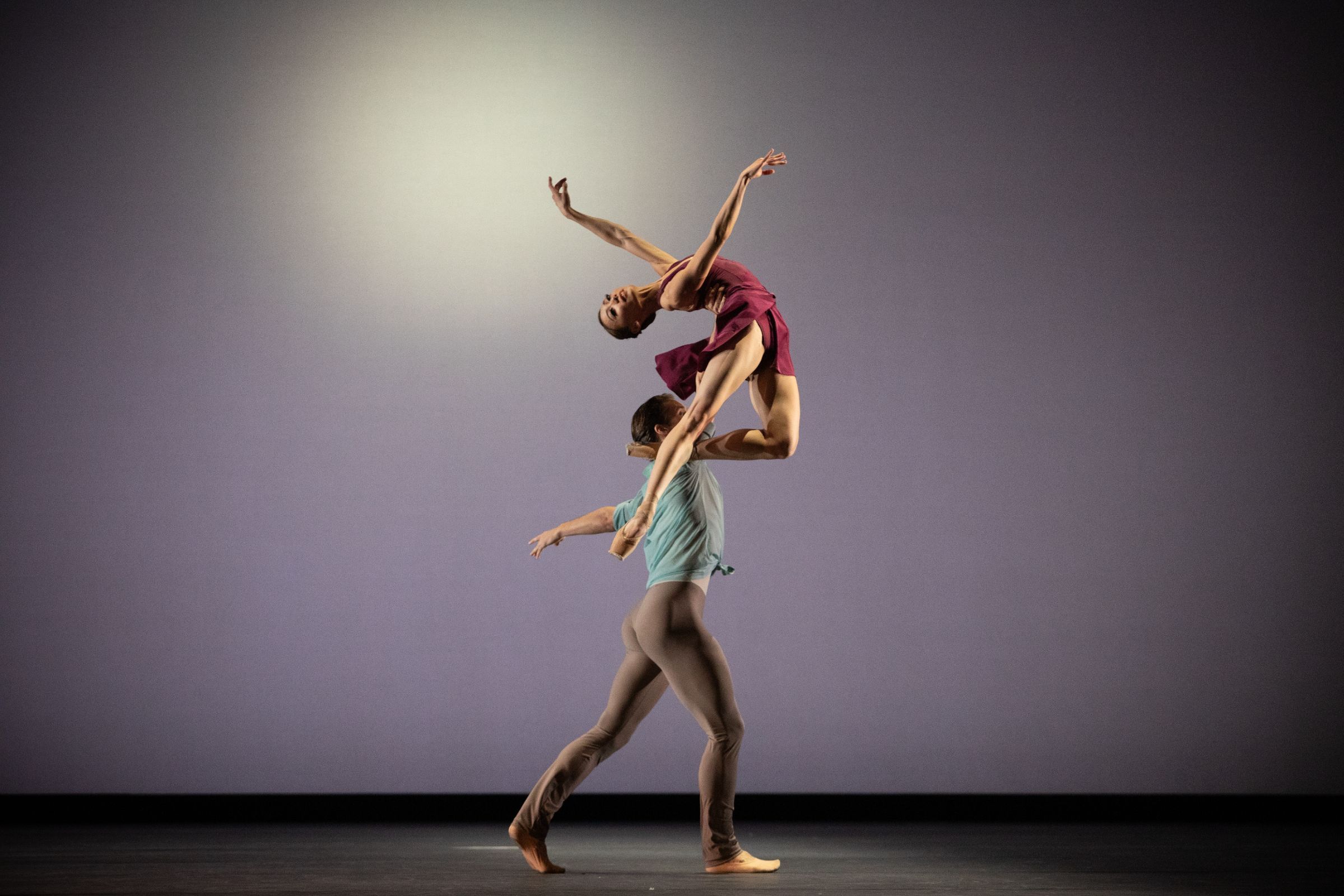 Mariko Sasaki and Lukas Bjørneboe Brændsrød in Valentino Zucchetti's <i>Anemoi</i> &copy; Alice Pennefather