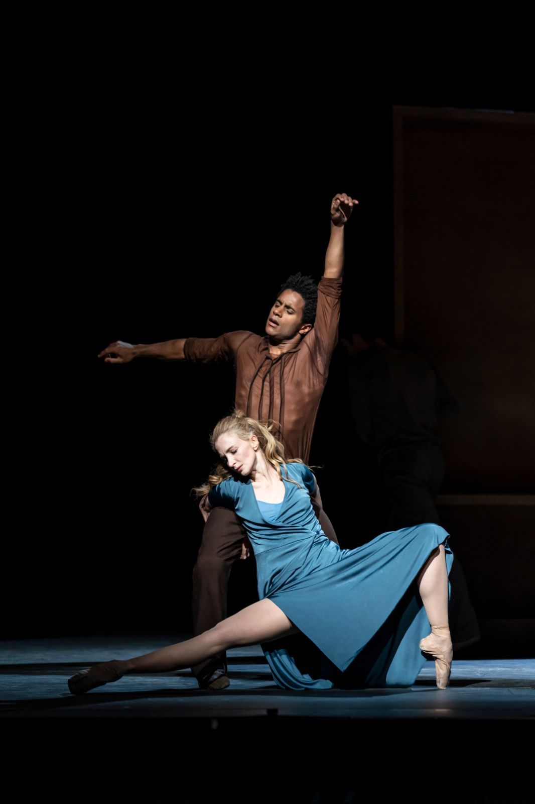 Lauren Cuthbertson as The Cellist and Marcelino Sambé as The Instrument in Marston's <i>The Cellist</i> &copy; Bill Cooper