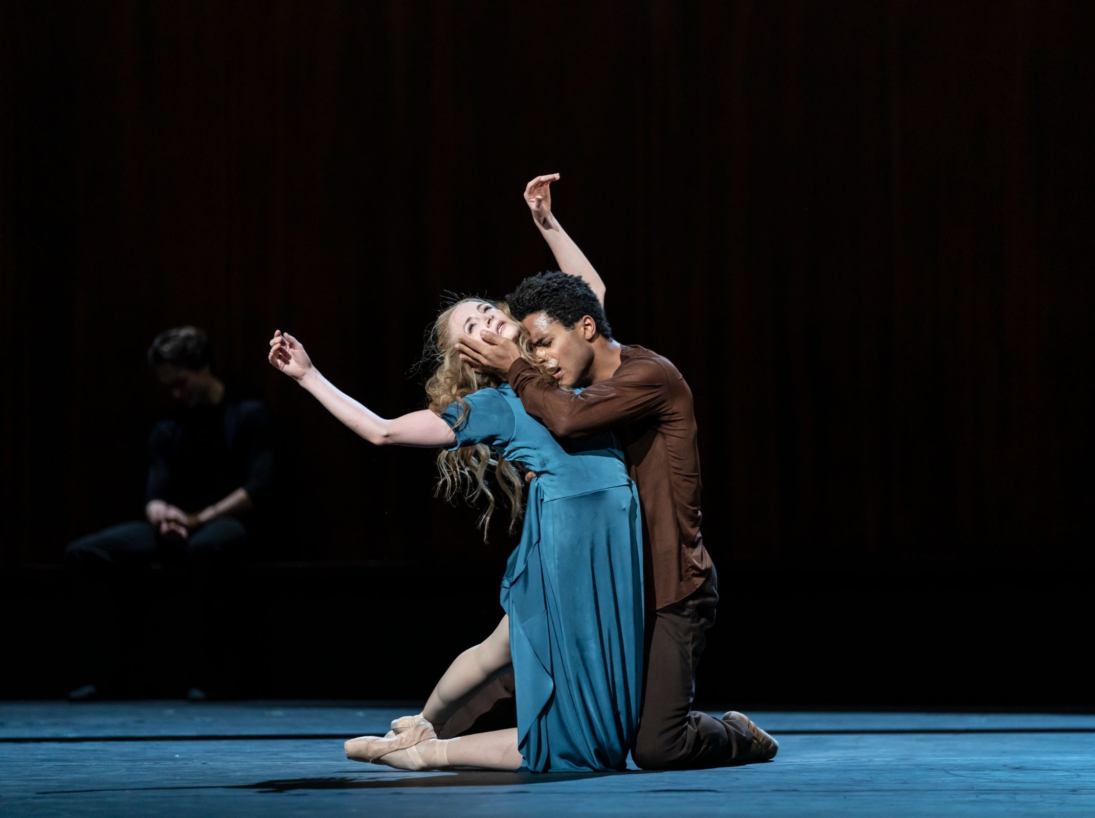 Lauren Cuthbertson as The Cellist and Marcelino Sambé as The Instrument in <i>The Cellist</i> &copy; Bill Cooper