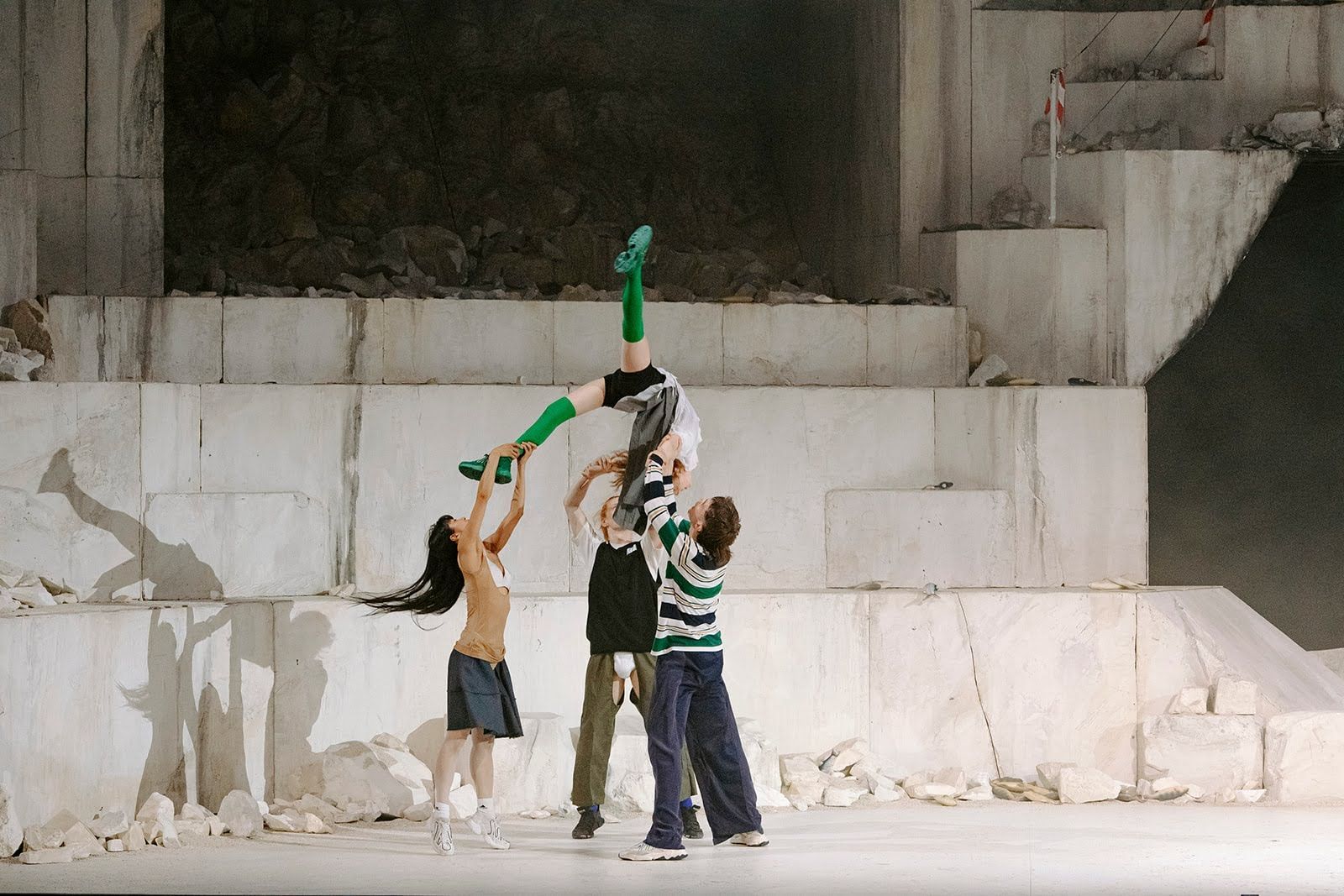 <i>Room with a View</i> with Ballet national de Marseille © Soulage