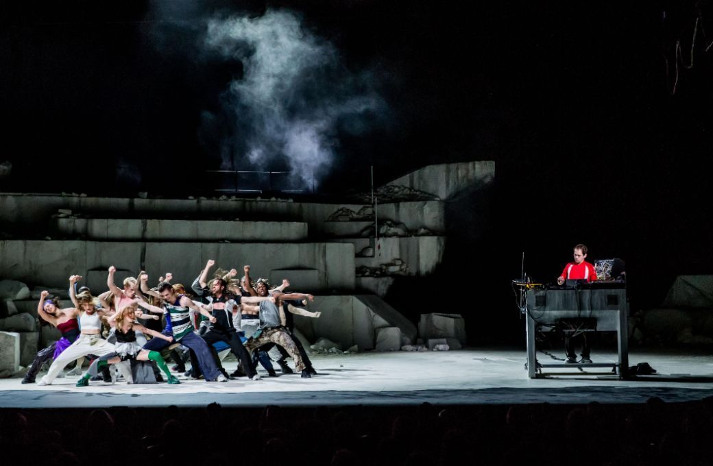 <i>Room with a View</i> with Ballet national de Marseille © Cyril Moreau
