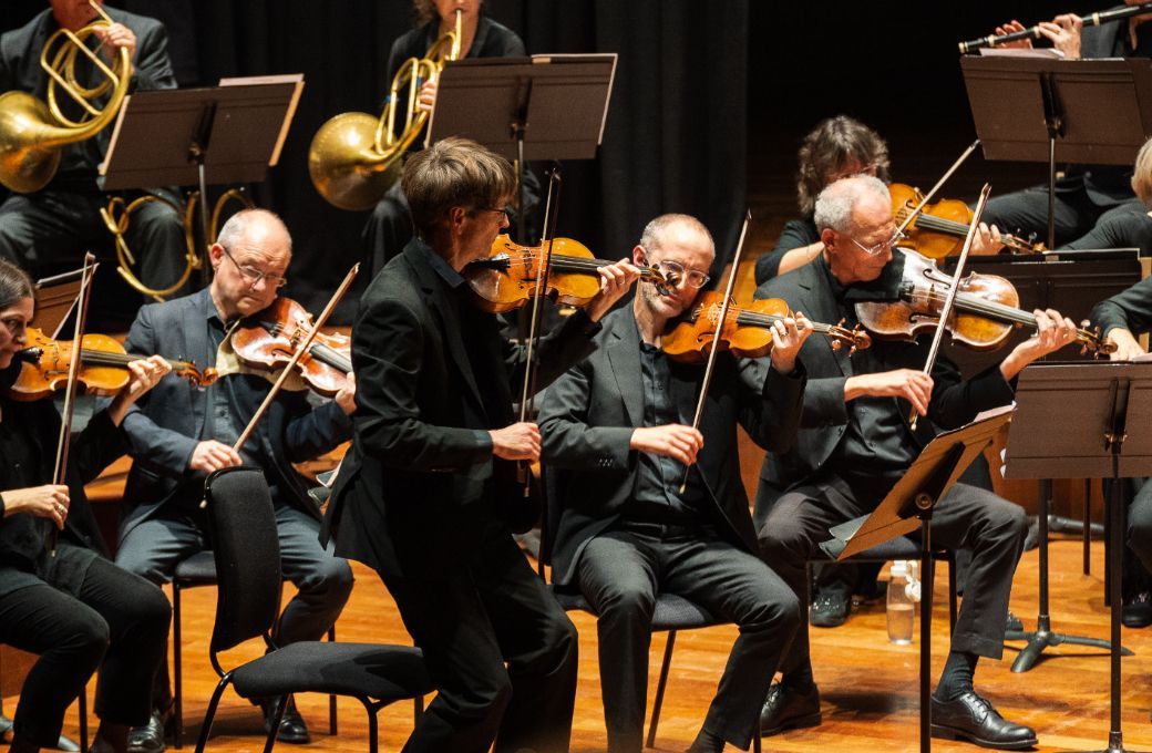 Matthew Truscott directs the Orchestra of the Age of Enlightenment © Zen Grisdale