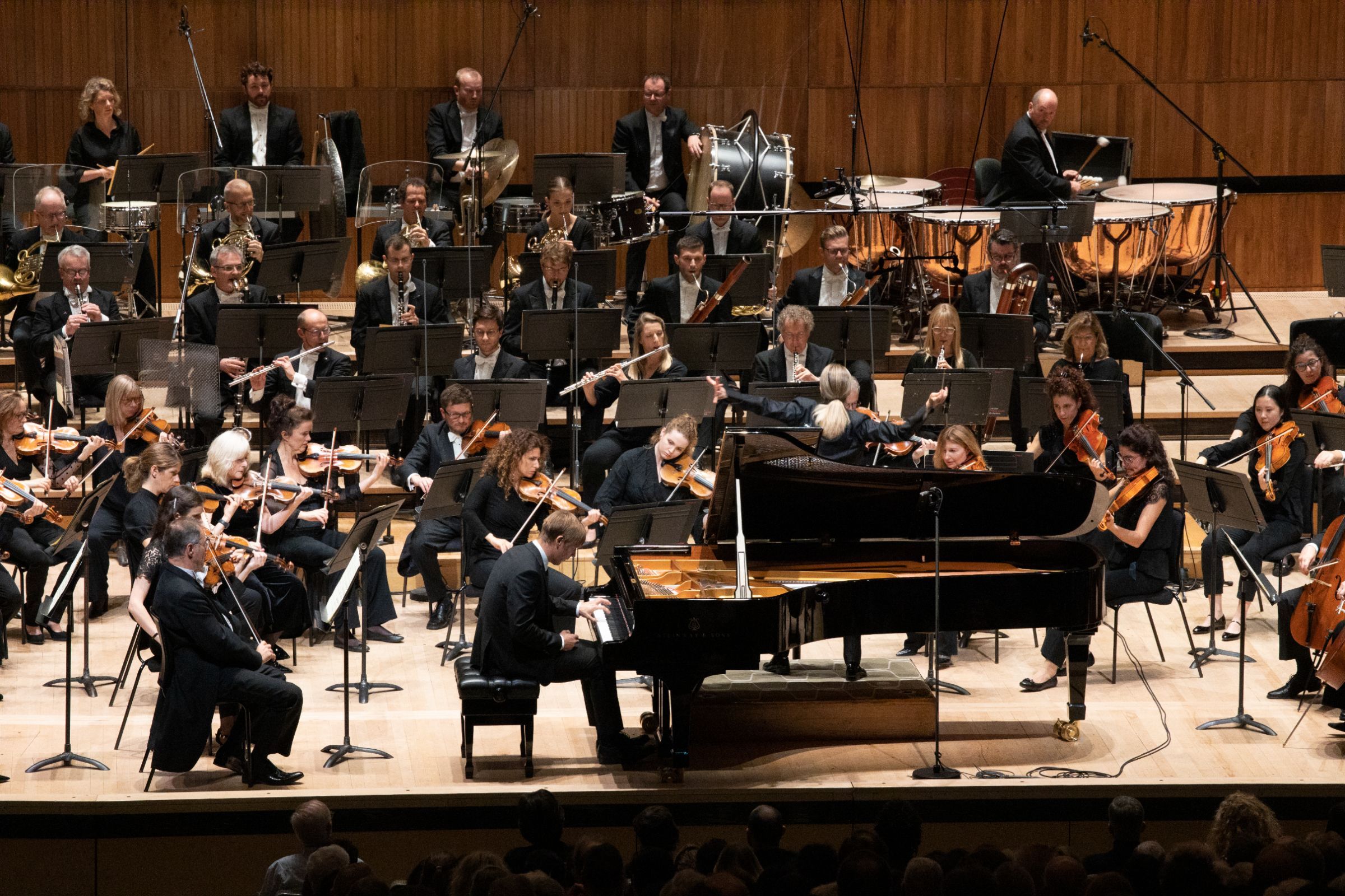 Cédric Tiberghien, Karina Canellakis and the London Philharmonic Orchestra © London Philharmonic Orchestra