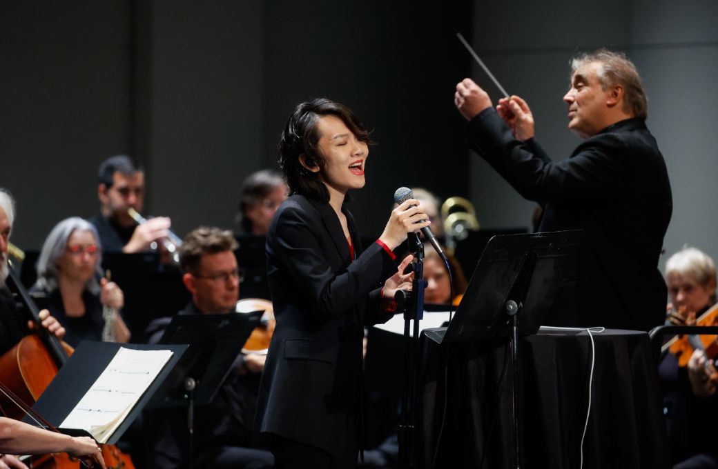 Dai Wei, Jaime Martín and the Los Angeles Chamber Orchestra © Brian Feinzimer