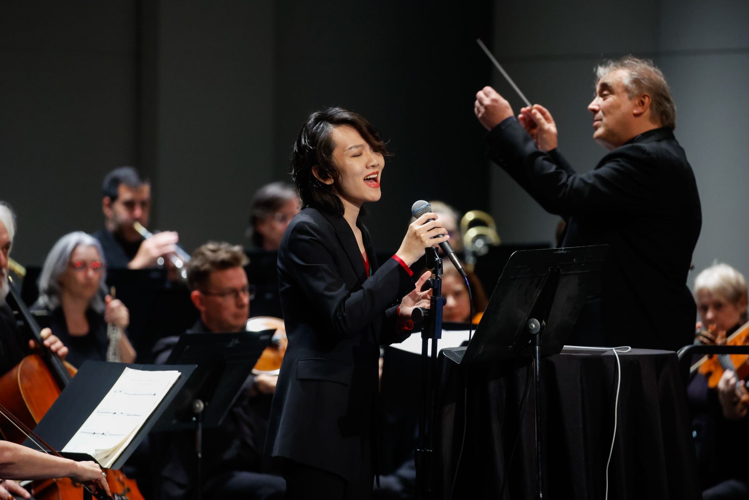 Dai Wei, Jaime Martín and the Los Angeles Chamber Orchestra © Brian Feinzimer