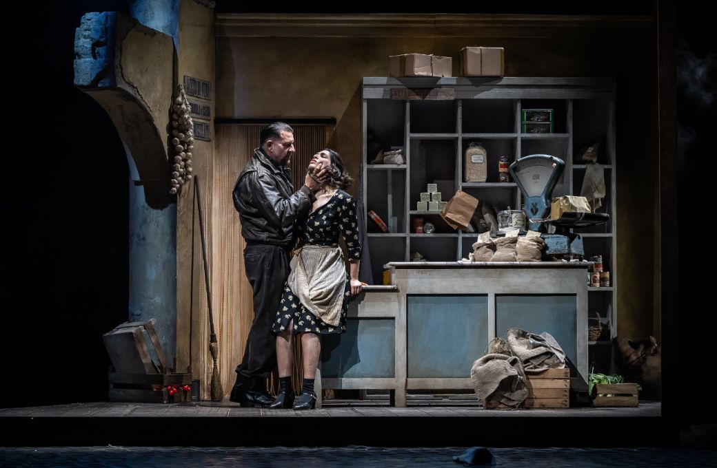 Devid Cecconi (Giovanni) and Na'ama Goldman (Cesira) &copy; Clive Barda | ArenaPAL
