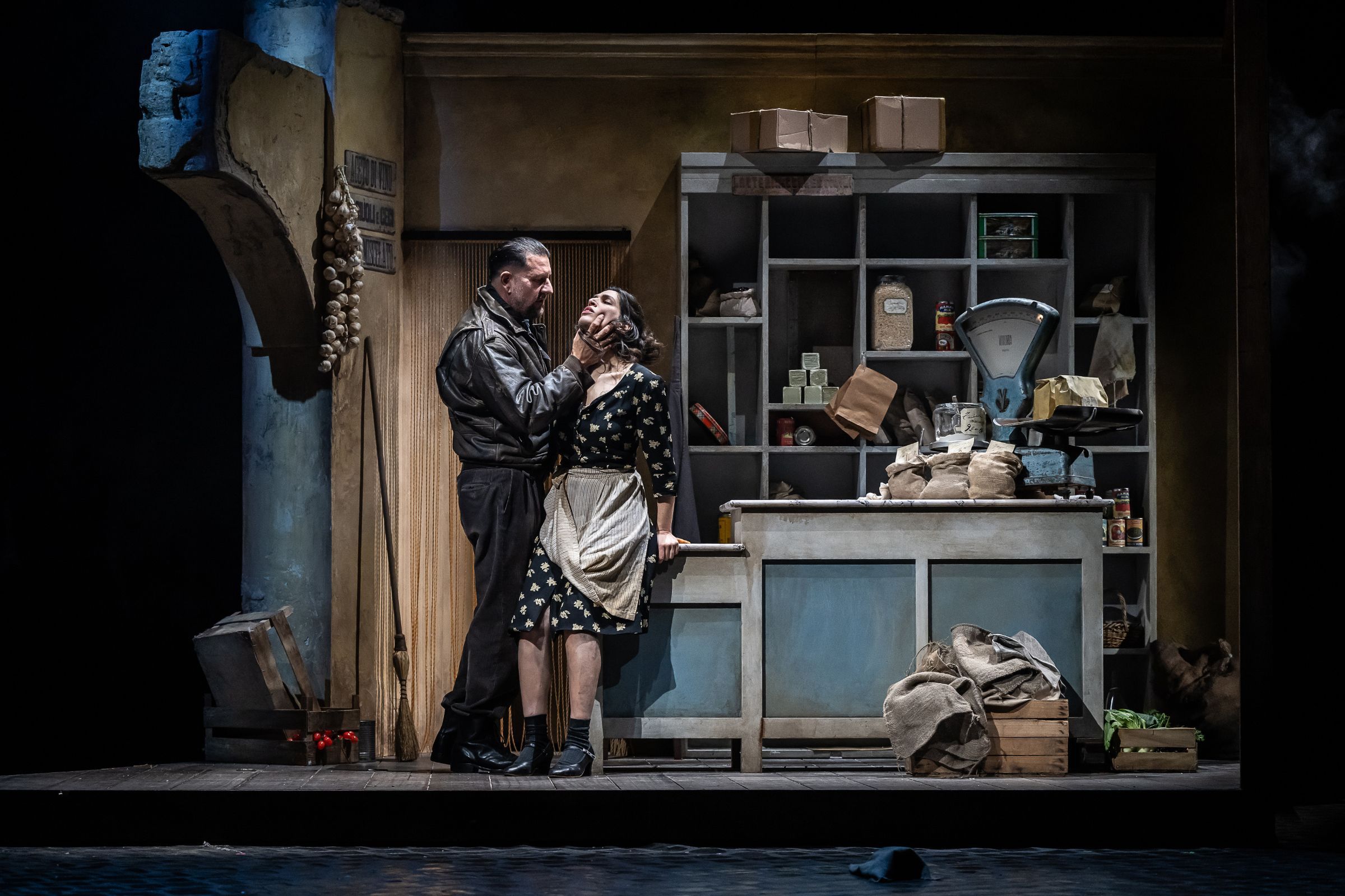 Devid Cecconi (Giovanni) and Na'ama Goldman (Cesira) &copy; Clive Barda | ArenaPAL