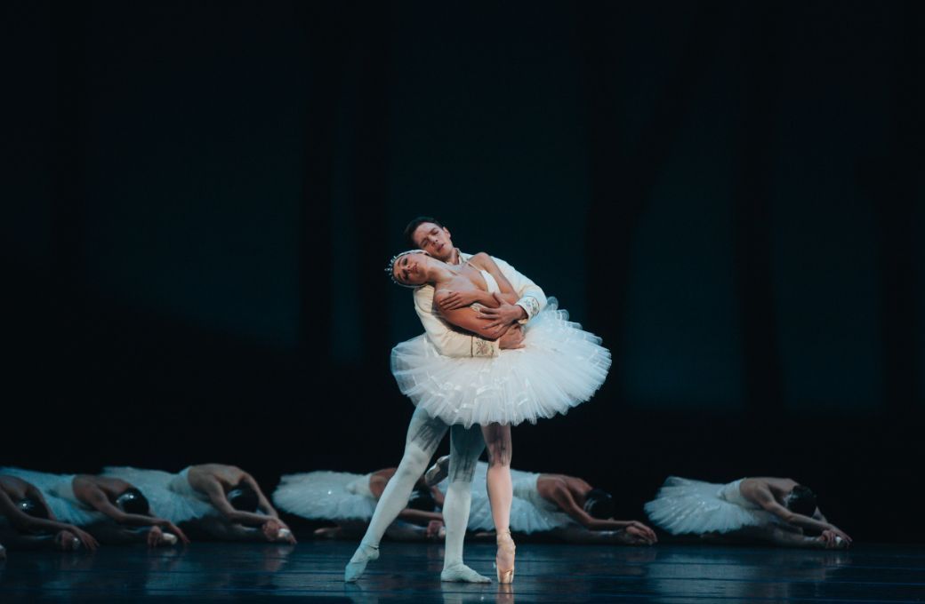 Benedicte Bemet as Odette and Joseph Caley as Siegfried in Act 2 <i>Swan Lake</i> &copy; Kate Longley