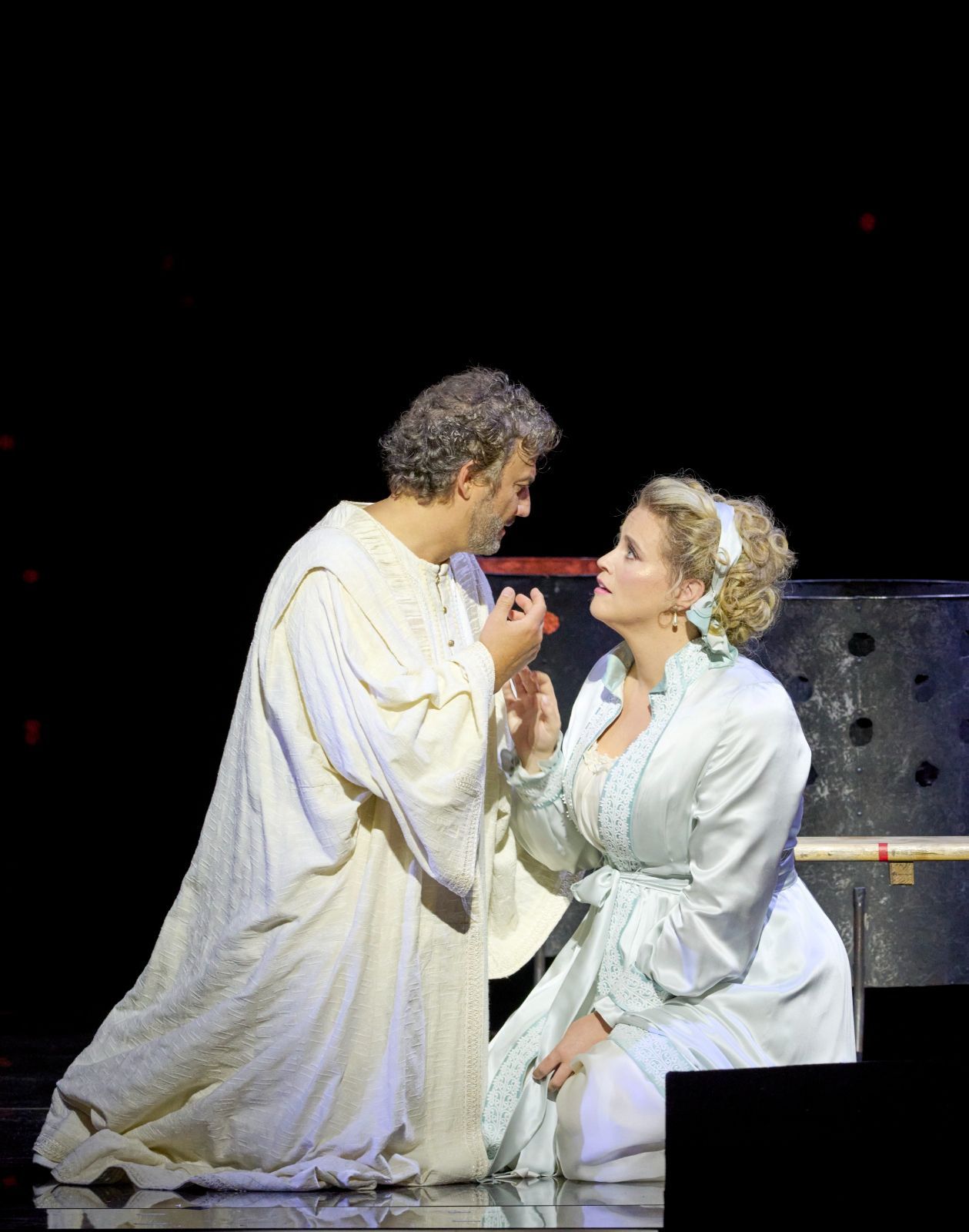 Jonas Kaufmann (Otello) and Rachel Willis-Sørensen (Desdemona) &copy; Wiener Staatsoper | Michael Pöhn