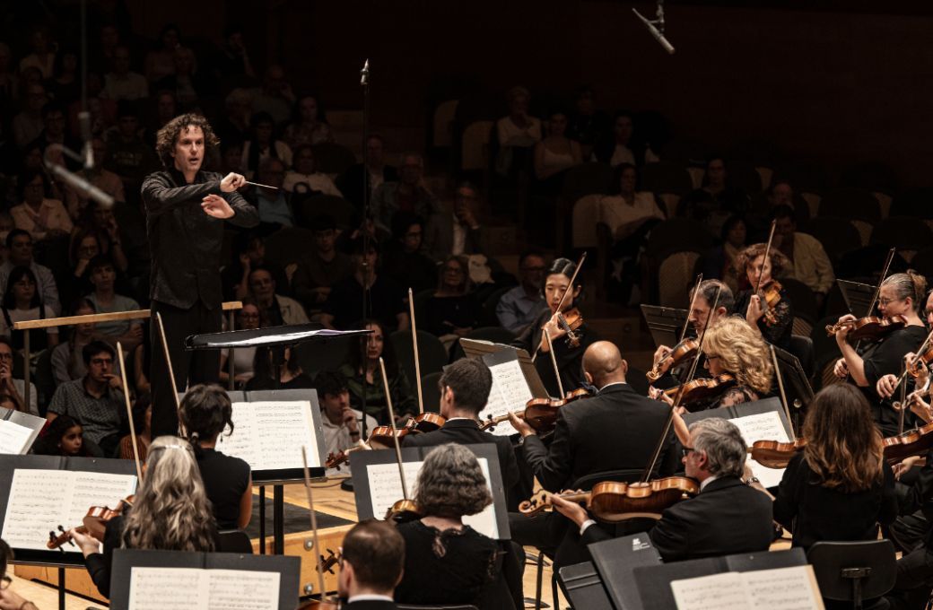 Nicholas Collon frente a la OBC &copy; May Zircus | L'Auditori