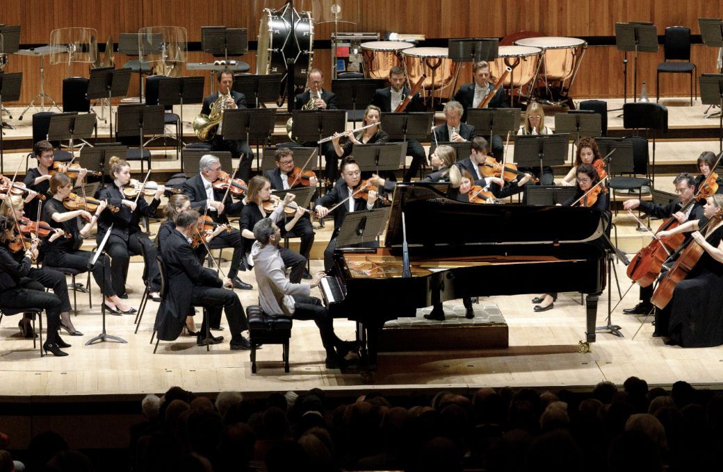 Jonathan Biss, Karina Canellakis and the London Philharmonic Orchestra © London Philharmonic Orchestra
