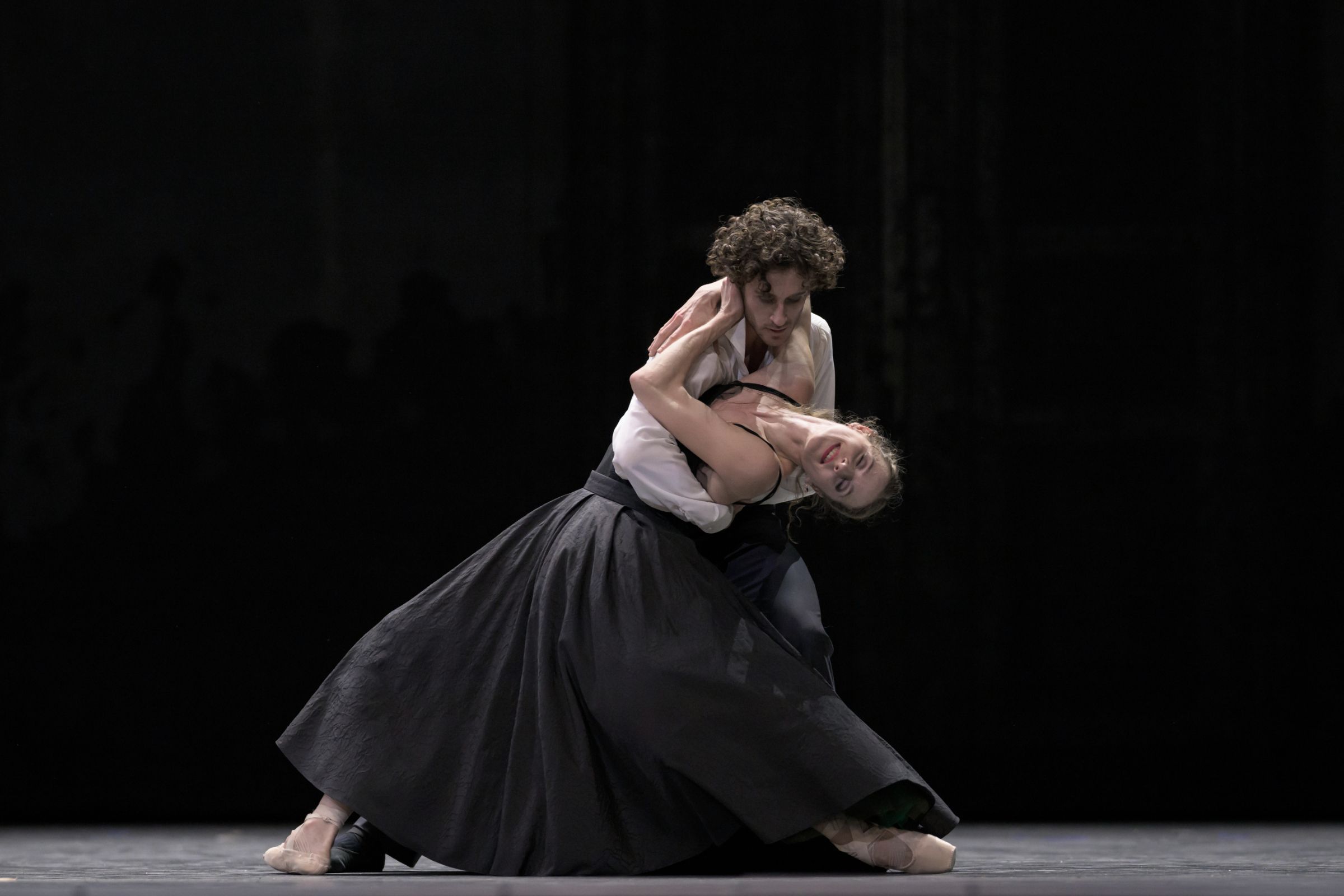 Weronika Frodyma as Emma Bovary and Alexandre Cagnat as Leon in Christian Spuck's <i>Bovary</i> &copy; Serghei Gherciu