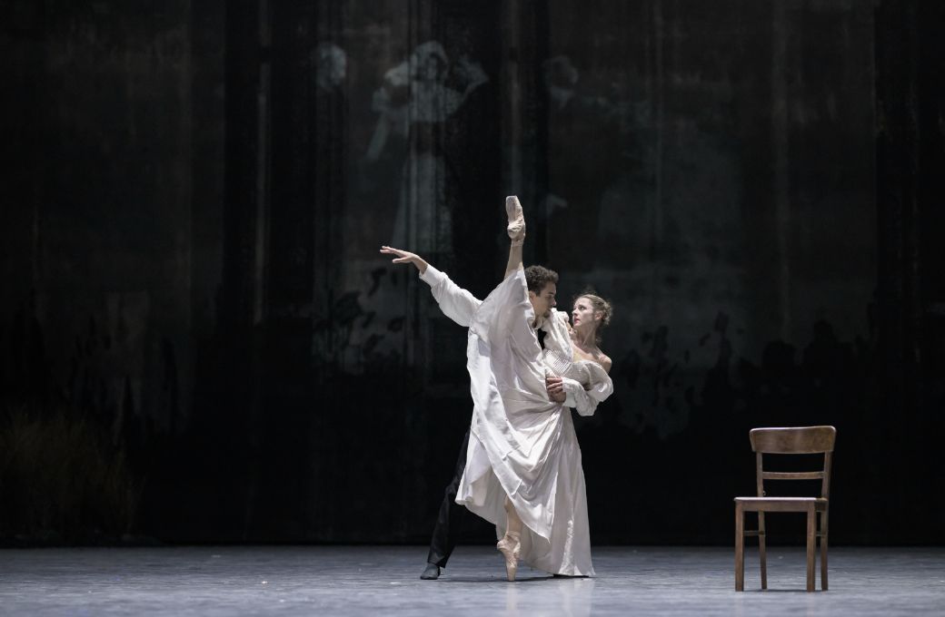 Weronika Frodyma as Emma Bovary and David Soares as Rudolphe in Christian Spuck's <i>Bovary</i> &copy; Serghei Gherciu