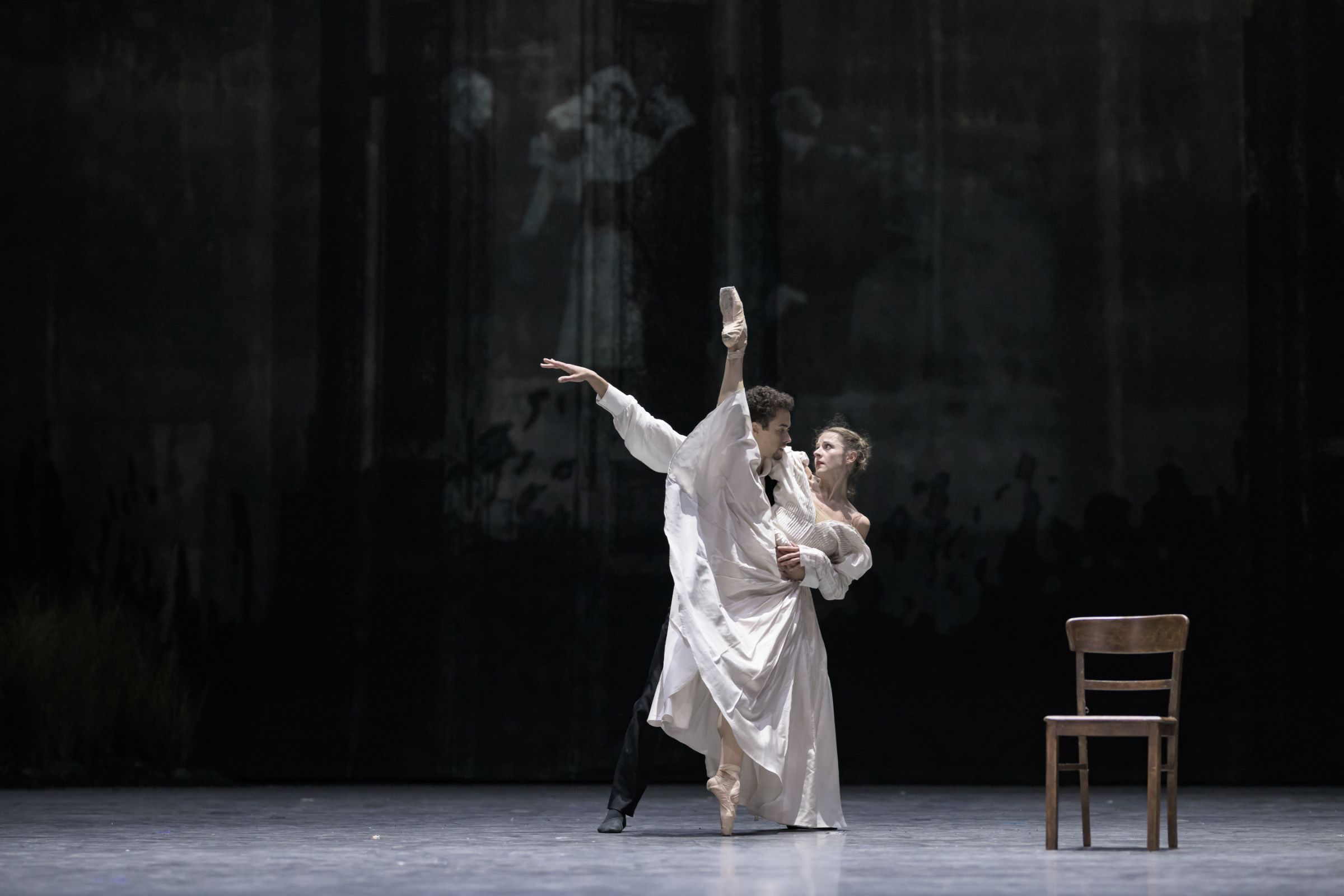 Weronika Frodyma as Emma Bovary and David Soares as Rudolphe in Christian Spuck's <i>Bovary</i> &copy; Serghei Gherciu