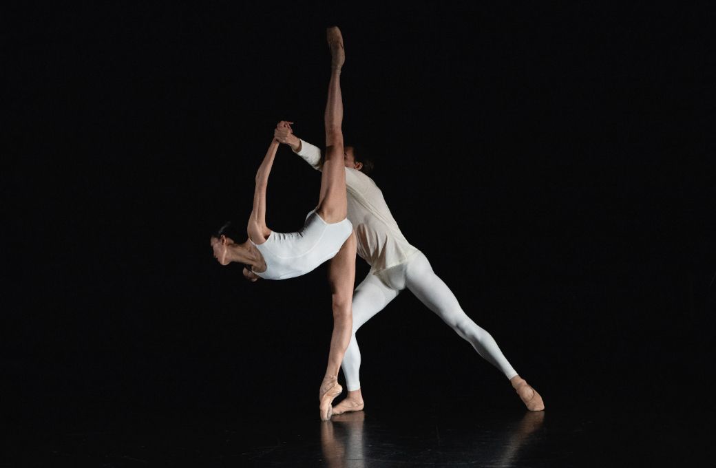 Sangeun Lee and Gareth Haw in an excerpt from David Dawson's <i>Metamorphosis 1</i> © Deborah Jaffe