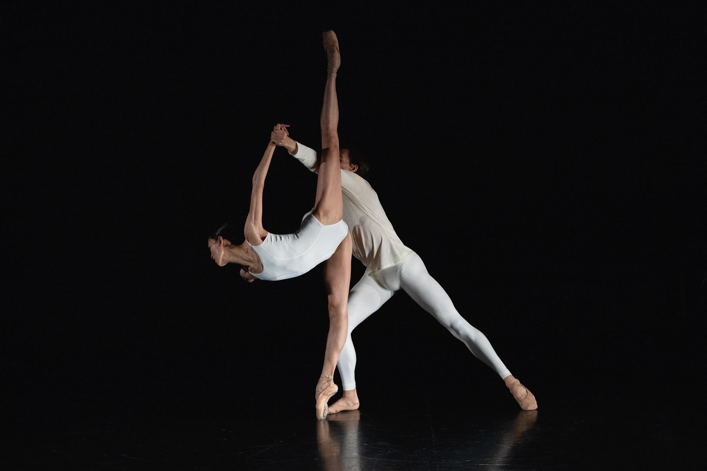 Sangeun Lee and Gareth Haw in an excerpt from David Dawson's <i>Metamorphosis 1</i> © Deborah Jaffe
