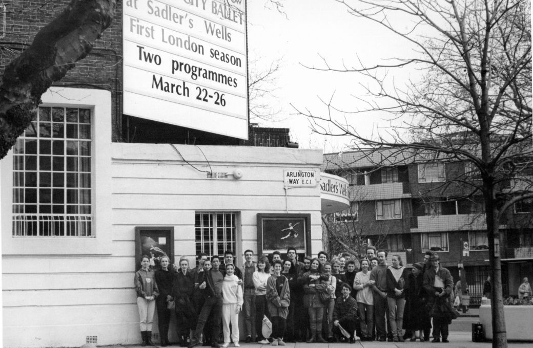 London City Ballet outside Sadler's Wells in 1988 © Peter Teigen