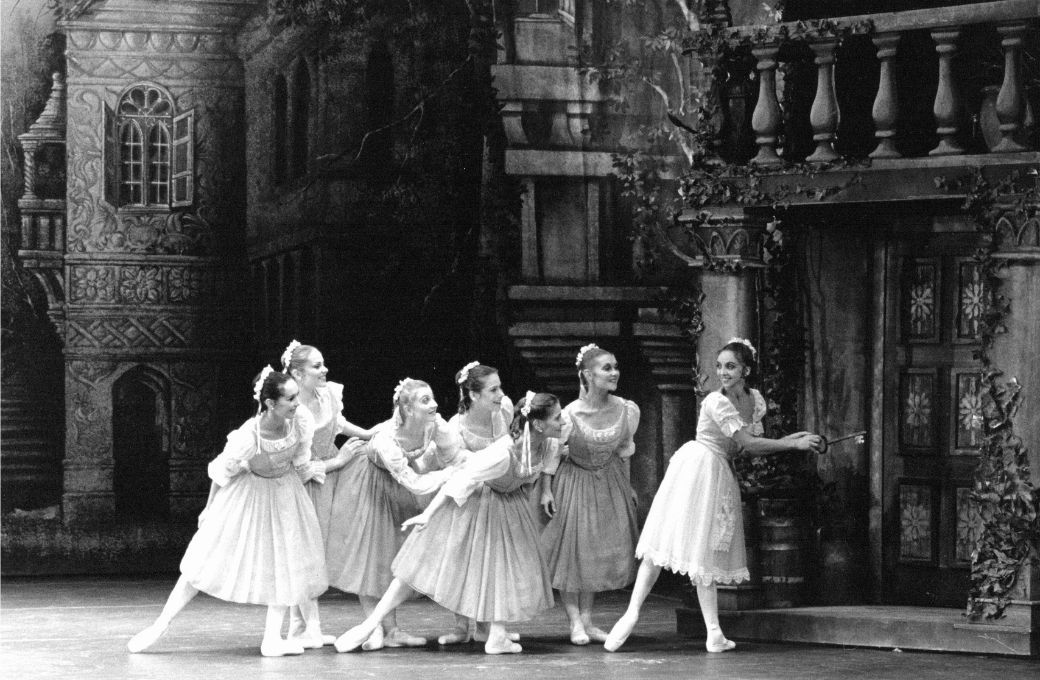 Jane Sanig as Swanhilda with London City Ballet in <i>Coppélia</i> © Peter Teigen