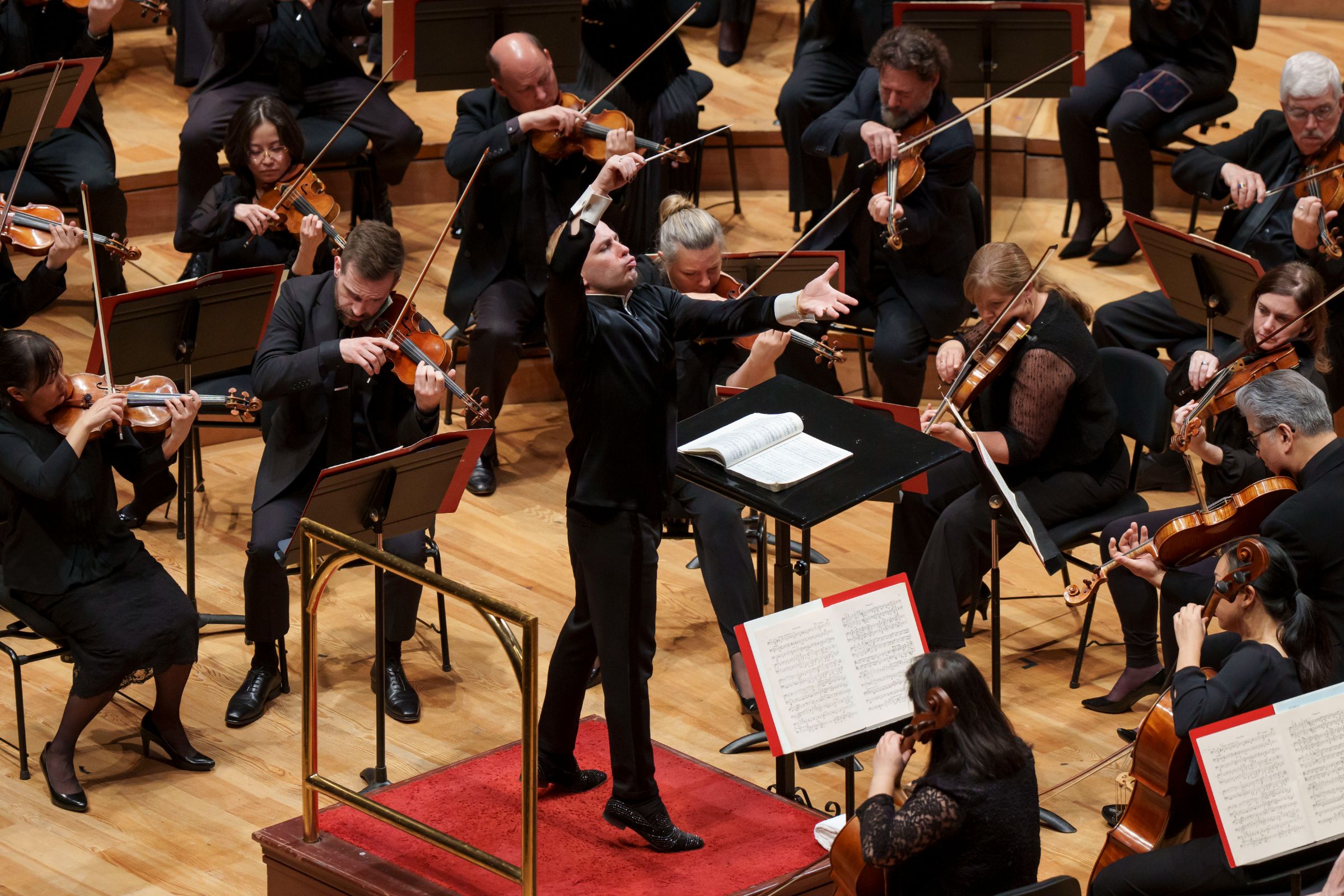 Yannick Nézet-Séguin dirige le Philadelphia Orchestra à la Philharmonie de Paris © Todd Rosenberg