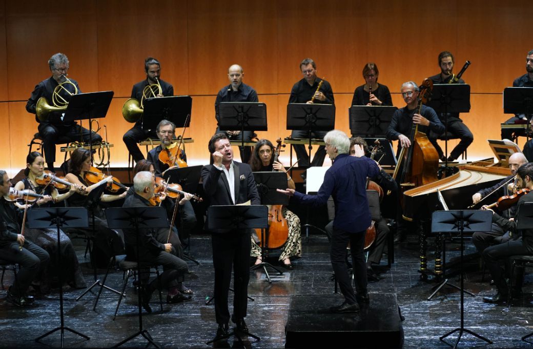 Krystian Adam (Pasquale) y Giovanni Antonini frente a Il Giardino Armonico &copy; Javier del Real | Teatro Real