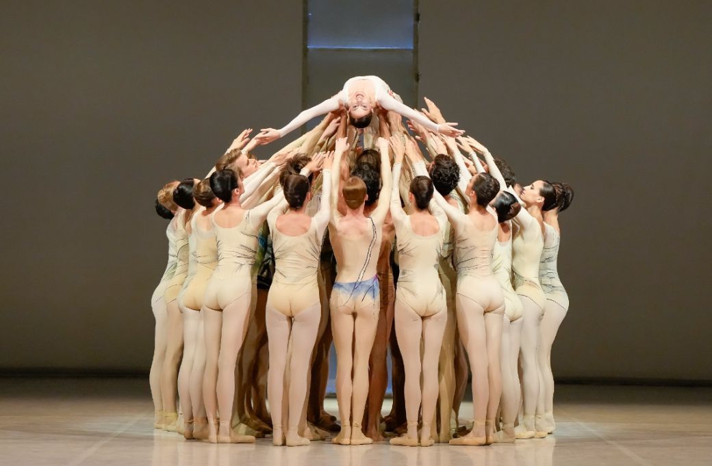 Elisa Badenes in <i>Requiem</i> &copy; Roman Novitzky | Stuttgarter Ballett