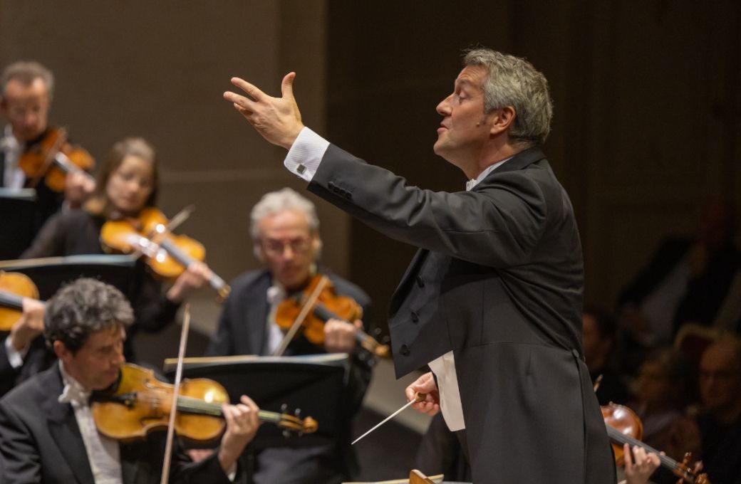 Markus Poschner dirigiert die Staatskapelle Berlin beim Abonnementkonzert in der Staatsoper &copy; Peter Adamik